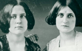 Maggie (left) and Kate Fox photo of Maggie and Kate Fox