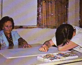 Gasparetto in Trance. Elsie Dubugras is holding the paper