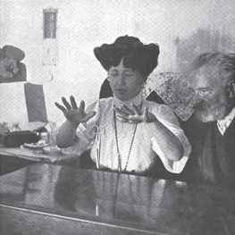 Tomczyk levitating scissors
